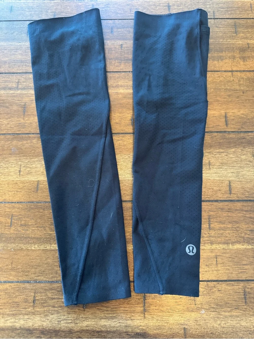 Lululemon Running Arm Sleeves S/M Black Ice Pocket Seamless Run BNWOT